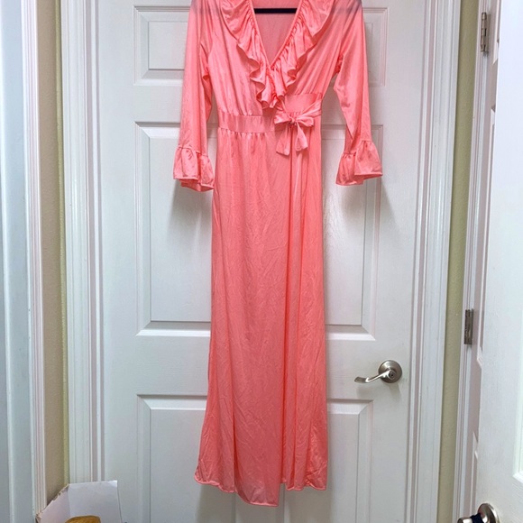 Vintage Silky Ruffled Robe - Picture 6 of 6